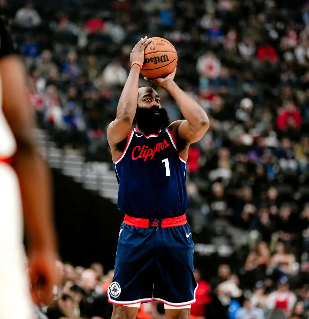 快船队将战小牛，挑战主场之战需要全力以赴